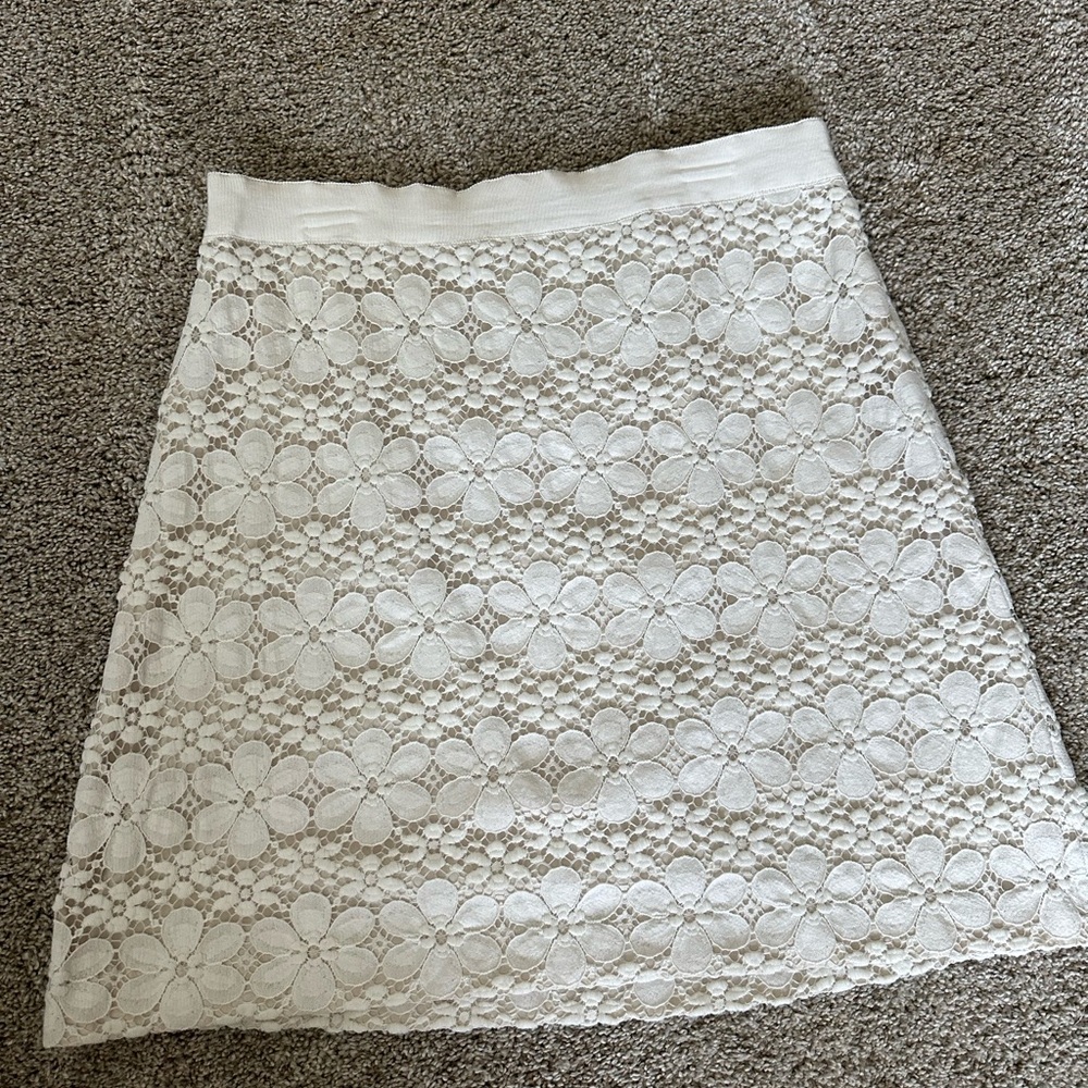 Loft white flower lace skirt work wear midi size 8 cream and white